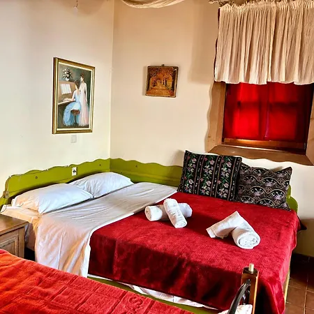 Iaspis Guest house *